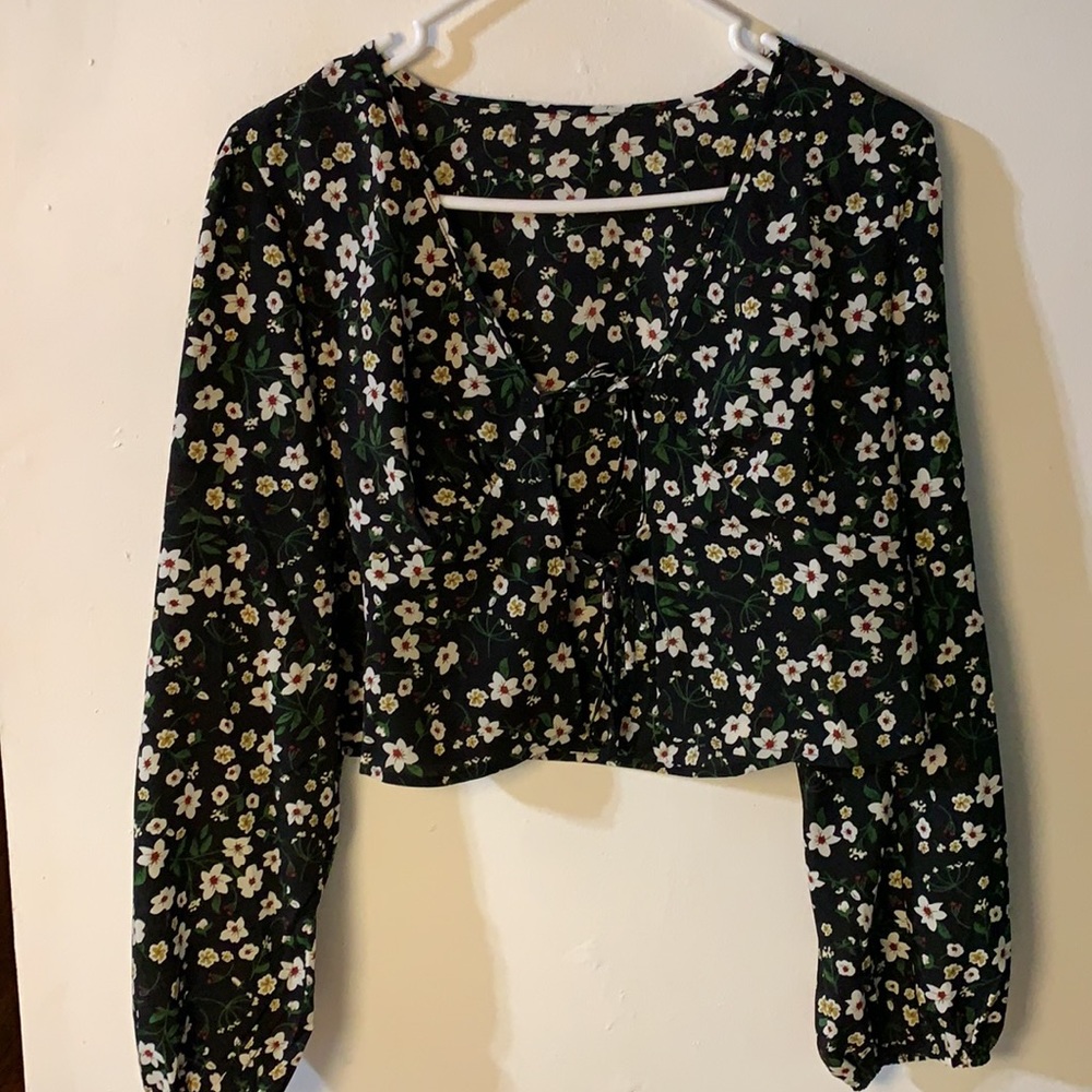 Black floral cropped top cardigan tie style open front tie front - Picture 5 of 8